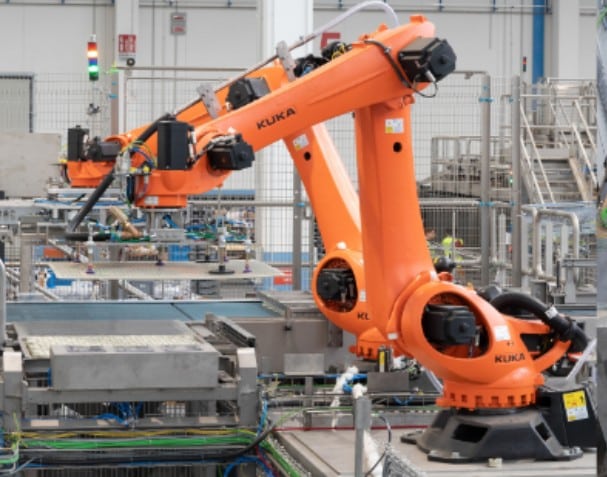 Kuka Robot in palletizing application